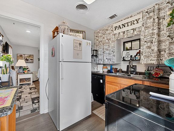 5th image of 2003 33rd St