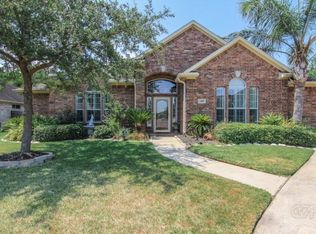 2451 Kinsdale Ave, Dickinson, TX 77539