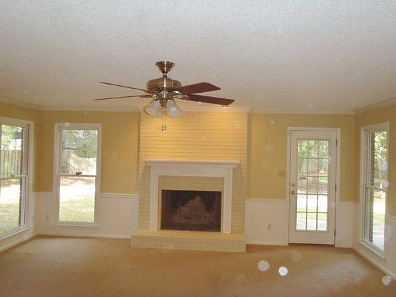 5th image of 3703 Cambridge Dr