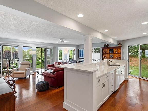 5th image of 217 Belvedere Ave #14