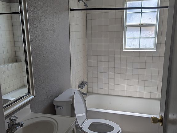 5th image of 250 Natalen Ave APT 1