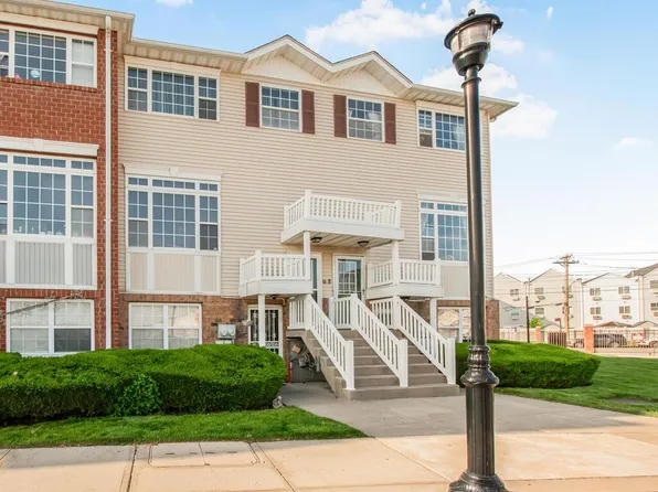 105 Surf Drive #25, Bronx, NY 10473
