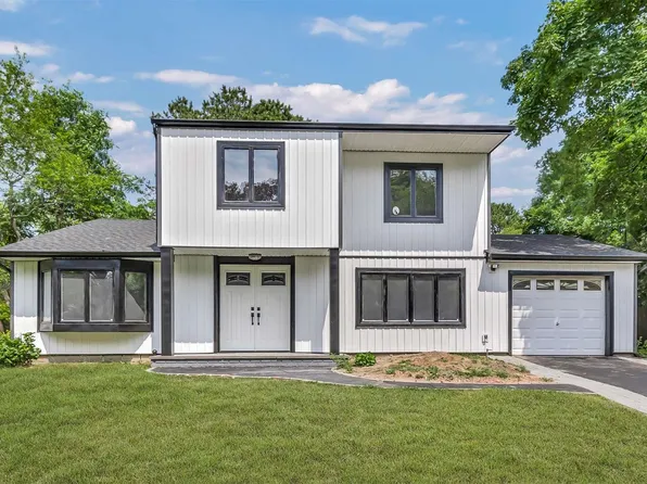21 Victoria Circle, East Patchogue, NY 11772