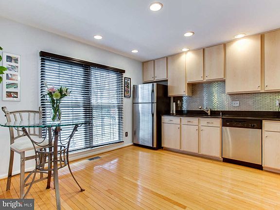 3rd image of 5116 Woodfield Dr