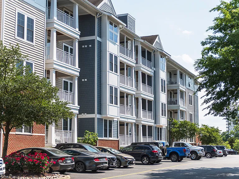River House Apartments — Photo 19