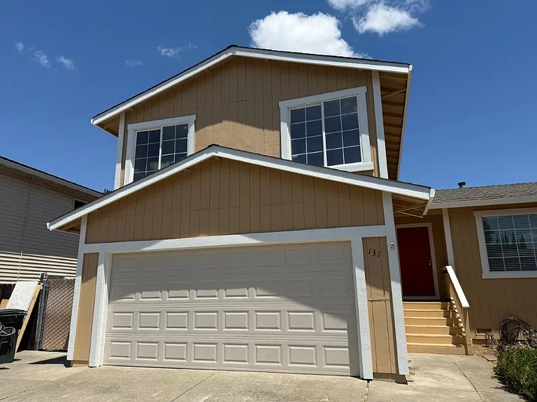 131 Glasgow Way — Photo 3