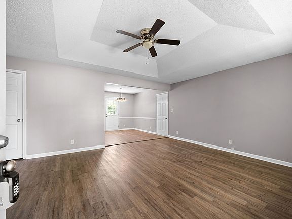 4th image of 105 Iris Ct