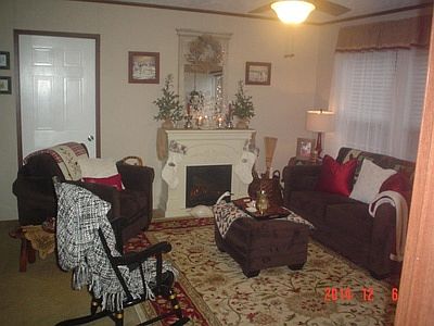 LR w/elec. fireplace