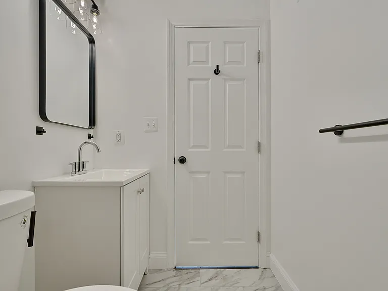 412 E Federal St — Photo 33