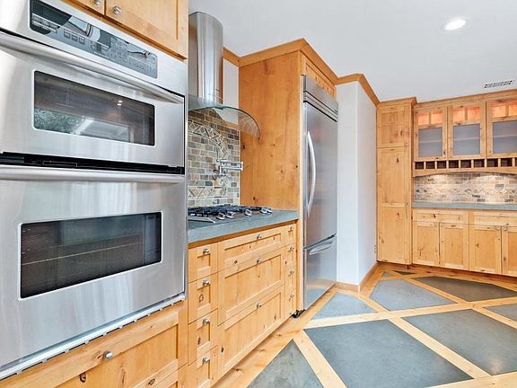 3rd image of 16582 Marchmont Dr