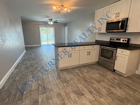 3rd image of 820 Glastonbury Dr