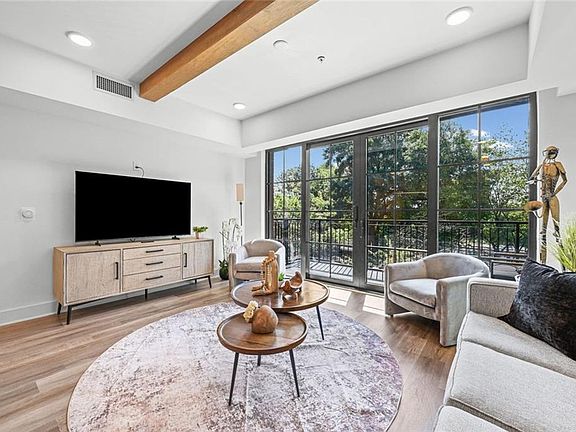 4th image of 346 Peters St #203