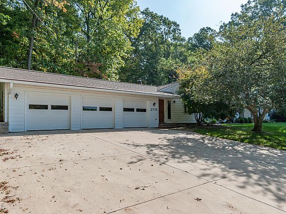 2nd image of 2715 Lake Chevy Chase Dr