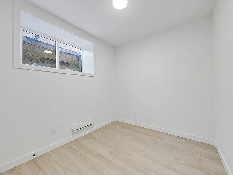 239 27th Ave NE — Photo 15