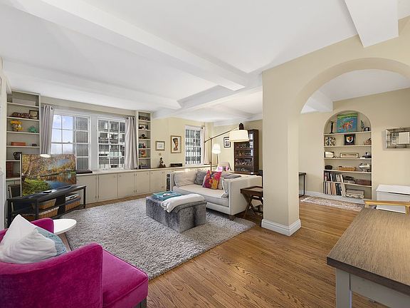 2nd image of 10 Mitchell Pl APT 9-B
