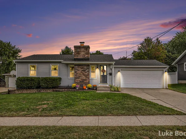 158 Lincoln Ct, Rockford, MI 49341