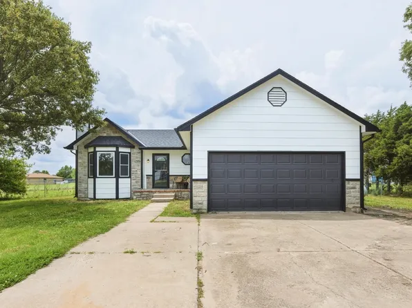 8743 Ross St, Valley Center, KS 67147