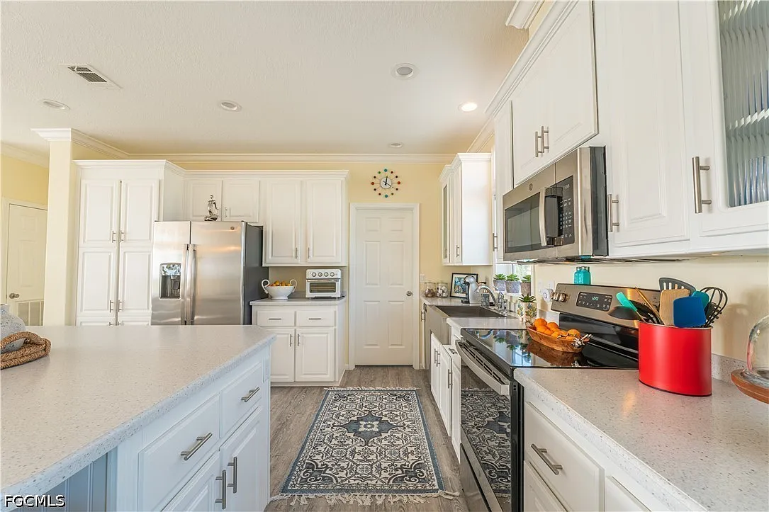2 bed, 2.0 bath, 1643 sqft, $3,000 — Photo 3