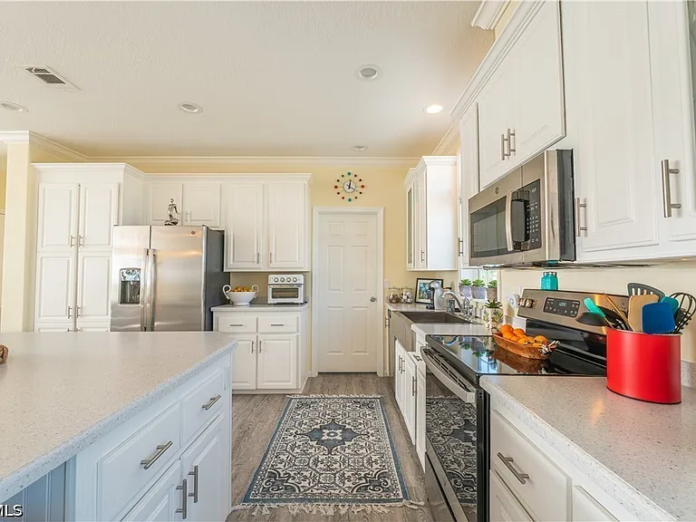 1084 E Anchor Ln — Photo 3