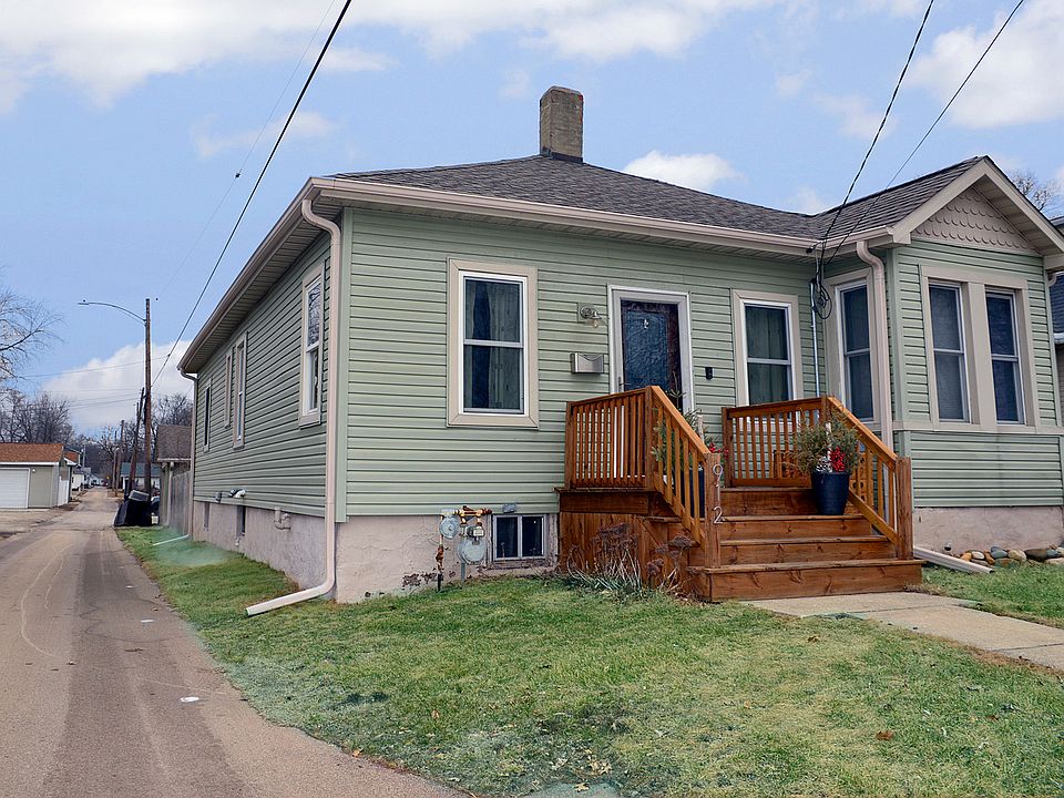 1st image of 912 W Jefferson St