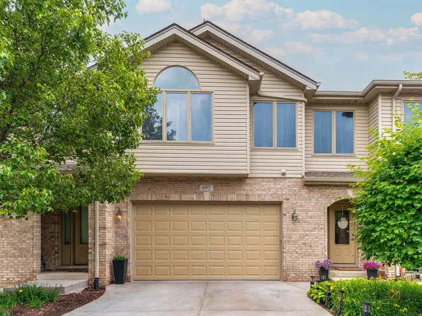 695 E Nerge Rd, Roselle, IL 60172