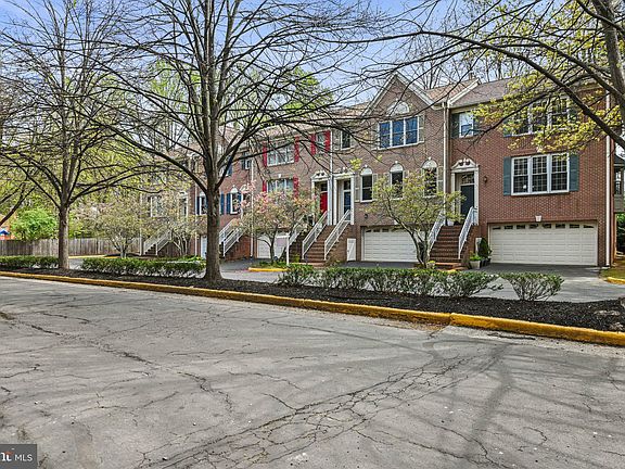 2nd image of 2907 Oakton Crest Pl