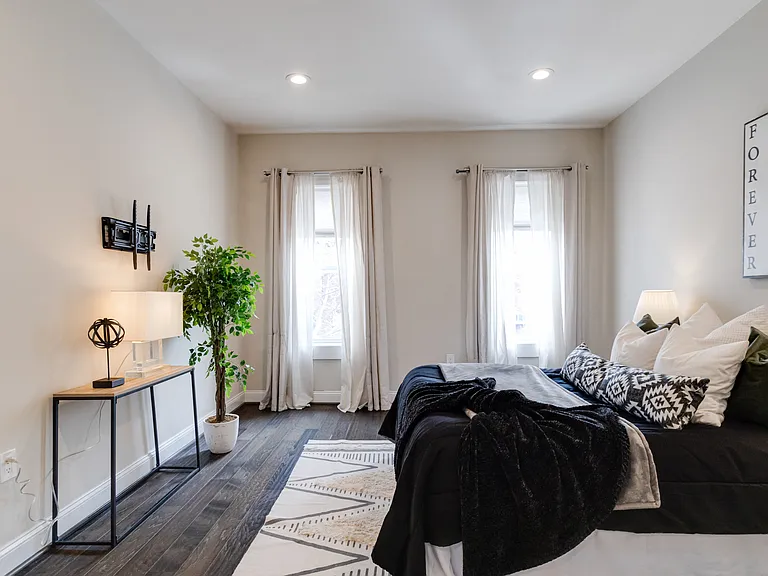 442 N Linwood Ave — Photo 15
