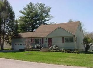 8 Hewlett Rd, Red Hook, NY 12571