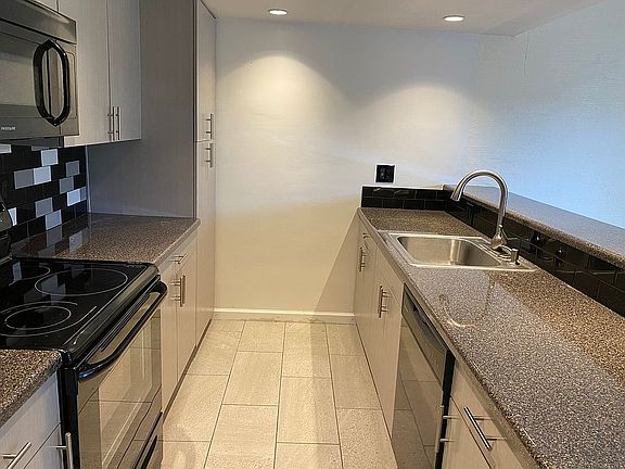 5th image of 3416 N 44th St Unit 43