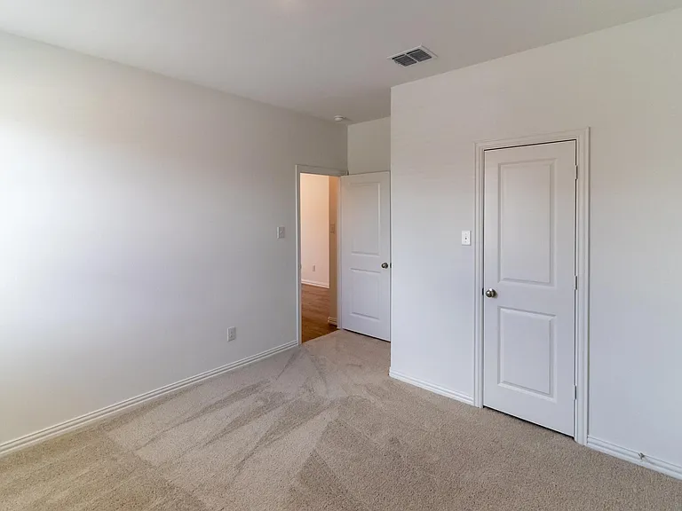 1837 Lake Grove Dr — Photo 14