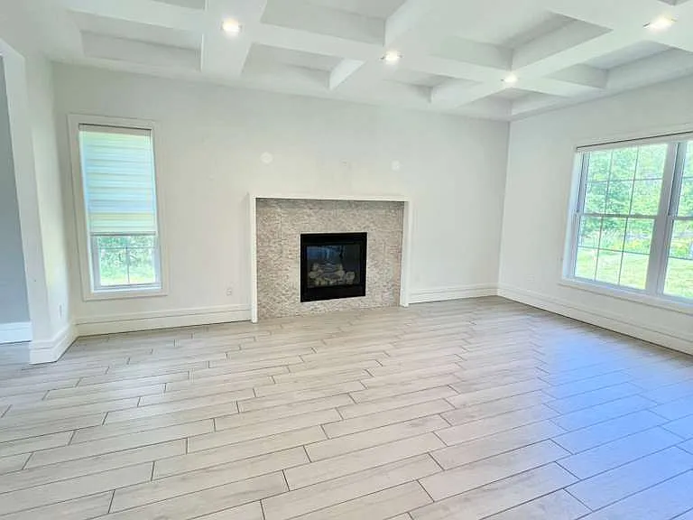 10 Apple Hill Dr — Photo 4