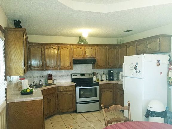 2nd image of 729 Christina St