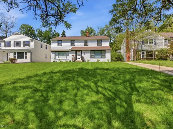 2056 Laurel Hill Dr, South Euclid, OH 44121