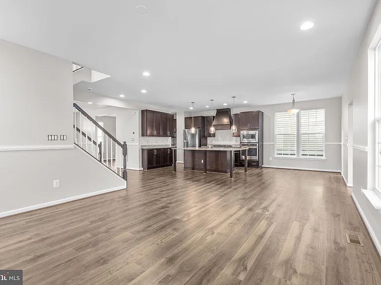 930 Forsythia Ln — Photo 24