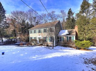 5 Narragansett Trl, Sandy Hook, CT 06482