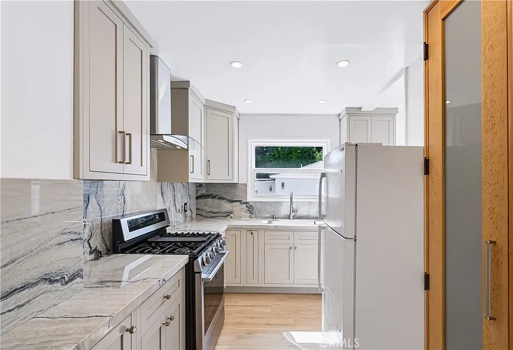 3 bed, 1108 sqft, $6,500 — Photo 4