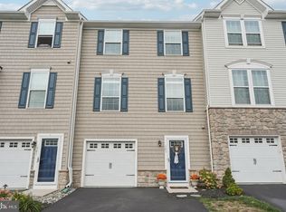 303 Pin Oak Ln, Perkasie, PA 18944