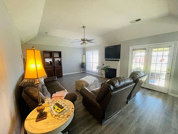 3rd image of 813 Bayou Vista Dr