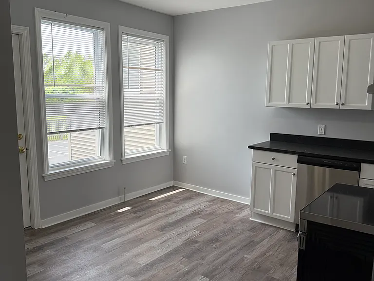 35 Northey St #A — Photo 3