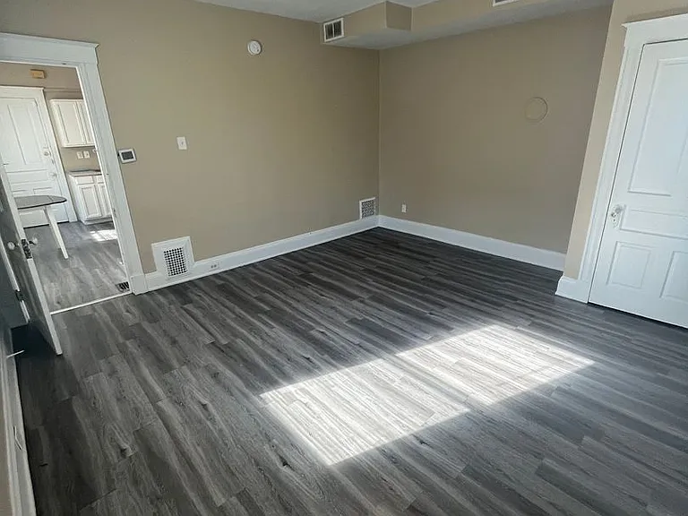 235 Emming St — Photo 7