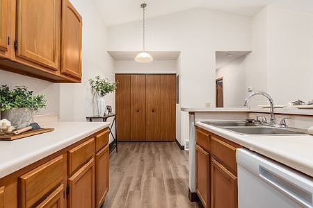4th image of 2400 Royal Meadow Ln