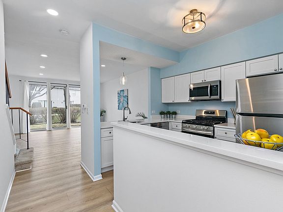 3rd image of 300 Hunterdon Ct