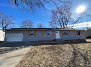 914 Price St, Aurora, MO 65605