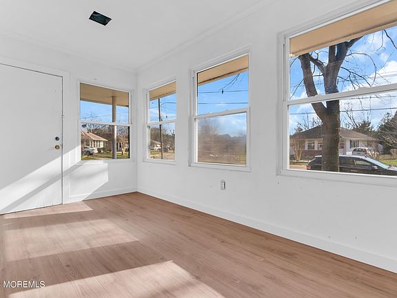 3rd image of 63 Niagara Drive