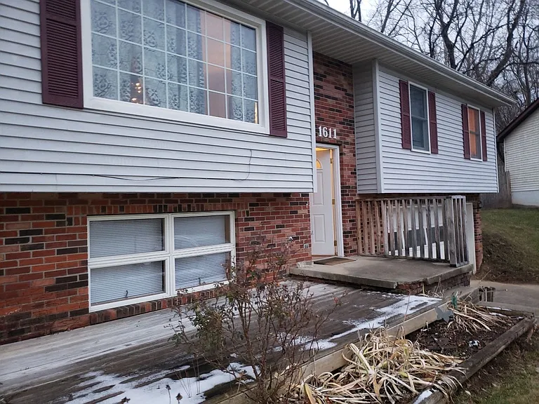 1611 S Troy Ct — Photo 2