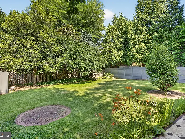 7803 Marbury Rd — Photo 23