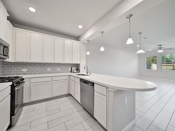 3rd image of 7415 Hinsdale Dr