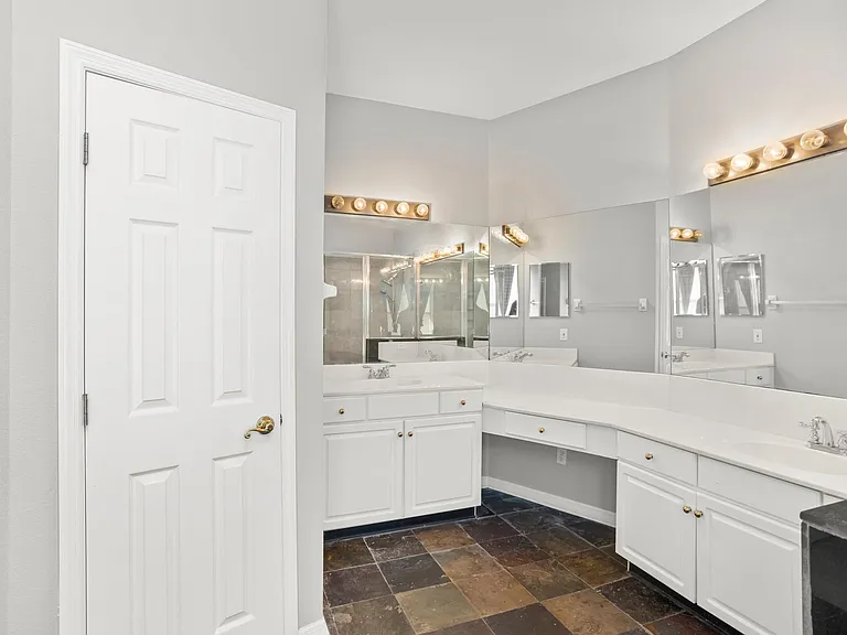 2810 University Acres Dr — Photo 22