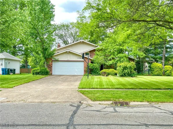 25946 Tallwood Dr, North Olmsted, OH 44070