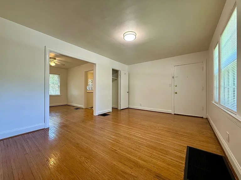 2466 Grinstead Dr — Photo 18